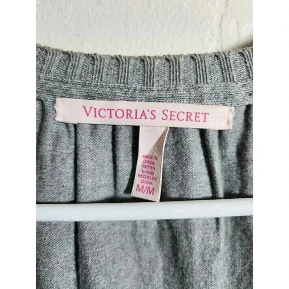 SOLD EUC Victoria’s Secret Women's Size Medium Gray Cashmere Blend Size Sweater - Picture 5 of 6